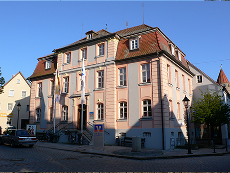 Das Palais Heydenab Gunzenhausen dient heute als Filiale der VR-Bank Mittelfranken West mit Sitz in Ansbach.